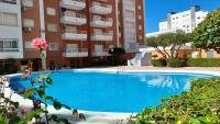 Bazén v ubytování Caballito de mar, parking, AC y fibra VT-52619-V nebo v jeho okolí