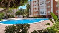 Bazén v ubytování Caballito de mar, parking, AC y fibra VT-52619-V nebo v jeho okolí