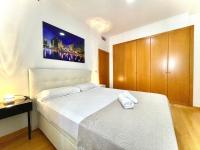 Posteľ alebo postele v izbe v ubytovaní Luxury Duplex 200 M2 Terrace Parking StayInSeville