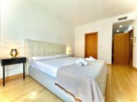 Posteľ alebo postele v izbe v ubytovaní Luxury Duplex 200 M2 Terrace Parking StayInSeville