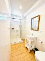 Koupelna v ubytování Apartamentos Hotel Puente de Hierro