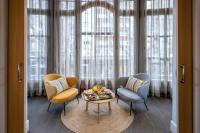A seating area at Hotel SERHS Rivoli Rambla