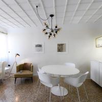 Posedenie v ubytovaní San Marco Suite 755
