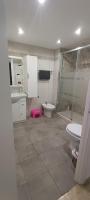 Koupelna v ubytování Excellent choice for up to 8, 150 sqm of comfort, 700 to beach, with pool, air-conditioning