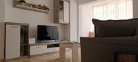 TV a/nebo společenská místnost v ubytování Excellent choice for up to 8, 150 sqm of comfort, 700 to beach, with pool, air-conditioning