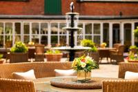 Ein Sitzbereich in der Unterkunft Delta Hotels by Marriott Worsley Park Country Club