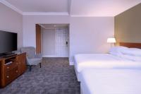 Delta Hotels by Marriott Liverpool City Centreにあるベッド