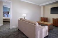 Delta Hotels by Marriott Liverpool City Centreにあるテレビまたはエンターテインメントセンター