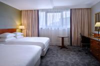 Delta Hotels by Marriott Liverpool City Centreにあるベッド