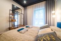 Posteľ alebo postele v izbe v ubytovaní Lake Park Apartament