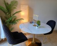 Luxury Apartment by the Sea with Amazing Amenities at Pearl Qatarの見取り図または間取り図
