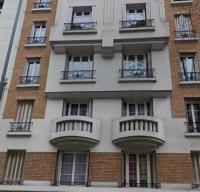 a building with balconies on the side of it at Havre de Paix 10 mn Centre Paris in Clichy