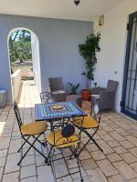Patio lub wspólna przestrzeń na świeżym powietrzu w obiekcie Villa mara