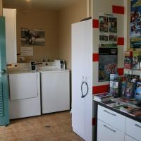 Stay Hostel Rotoruaにあるキッチンまたは簡易キッチン