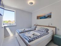 Posteľ alebo postele v izbe v ubytovaní Lakeside Family & Studio Apartments