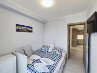 Posteľ alebo postele v izbe v ubytovaní Lakeside Family & Studio Apartments