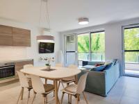 Kuchyňa alebo kuchynka v ubytovaní Lakeside Family & Studio Apartments