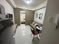 TV a/nebo společenská místnost v ubytování Sea Residences MOA Manila by JO