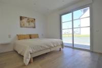 Łóżko lub łóżka w pokoju w obiekcie Saint Côme Beach House