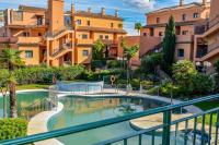 Bazén v ubytování Malaga Marbella Elviria Apartment Golf nebo v jeho okolí