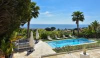 a villa with a swimming pool and a view of the ocean at Séjour de Luxe à Golfe Juan, 15 mn de Cannes in Vallauris