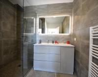 a bathroom with a sink and a mirror at Séjour de Luxe à Golfe Juan, 15 mn de Cannes in Vallauris