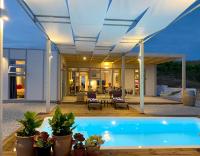 Bazén v ubytovaní La Casa del Vino, Lichtdurchflutete Villa mit Pool, atemberaubender Meerblick alebo v jeho blízkosti