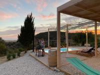 Bazén v ubytovaní La Casa del Vino, Lichtdurchflutete Villa mit Pool, atemberaubender Meerblick alebo v jeho blízkosti