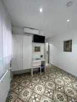 TV a/nebo společenská místnost v ubytování Hostal Nova Barcelona