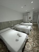 Postel nebo postele na pokoji v ubytování Hostal Nova Barcelona