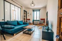Część wypoczynkowa w obiekcie Maison de village cosy avec terrasse privée
