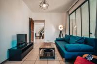 Część wypoczynkowa w obiekcie Maison de village cosy avec terrasse privée