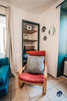 Część wypoczynkowa w obiekcie Maison de village cosy avec terrasse privée