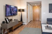 Televízia a/alebo spoločenská miestnosť v ubytovaní Nogalera Soul, City Center Apartment BY NAMASTE ELITE