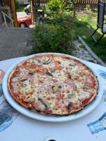 Jídlo v penzionu – hostince nebo okolí