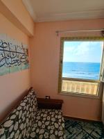 Postel nebo postele na pokoji v ubytování Panorama Apartment with a charming sea view near Alexandria and Burg ElArab Intl Airport with Free wifi شقة باطلالة ساحرة على البحر اول الساحل الشمالي