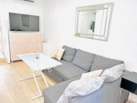 Televízia a/alebo spoločenská miestnosť v ubytovaní 1 Bedroom flat with Balcony Cannes Center Croisette 6ppl