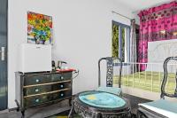 Serenity Boutique Suitesにあるベッド