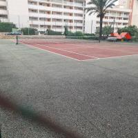 Tenis a/nebo squash v ubytování Alco apartamentos: Playmon Park nebo okolí