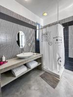 Serenity Boutique Suitesにあるバスルーム