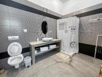 Serenity Boutique Suitesにあるバスルーム