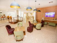 TV a/nebo společenská místnost v ubytování Vilamoura Garden Hotel