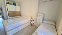 Posteľ alebo postele v izbe v ubytovaní Apartamento Acacias IV 5 IF Benidorm