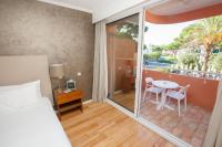 Postel nebo postele na pokoji v ubytování Vilamoura Garden Hotel