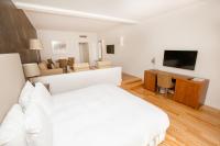 TV a/nebo společenská místnost v ubytování Vilamoura Garden Hotel