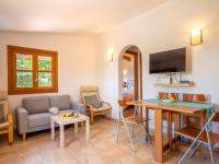 Televízia a/alebo spoločenská miestnosť v ubytovaní Holiday Home Can Pere Mas by Interhome