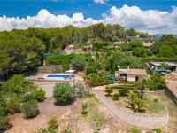 Bazén v ubytovaní Holiday Home Can Pere Mas by Interhome alebo v jeho blízkosti