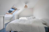 a white bedroom with a white bed and a window at Parenthese relaxante les pieds dans l eau in Le Tour-du-Parc