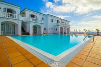 The swimming pool at or close to Apartamentos Corona Mar