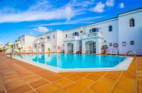 The swimming pool at or close to Apartamentos Corona Mar